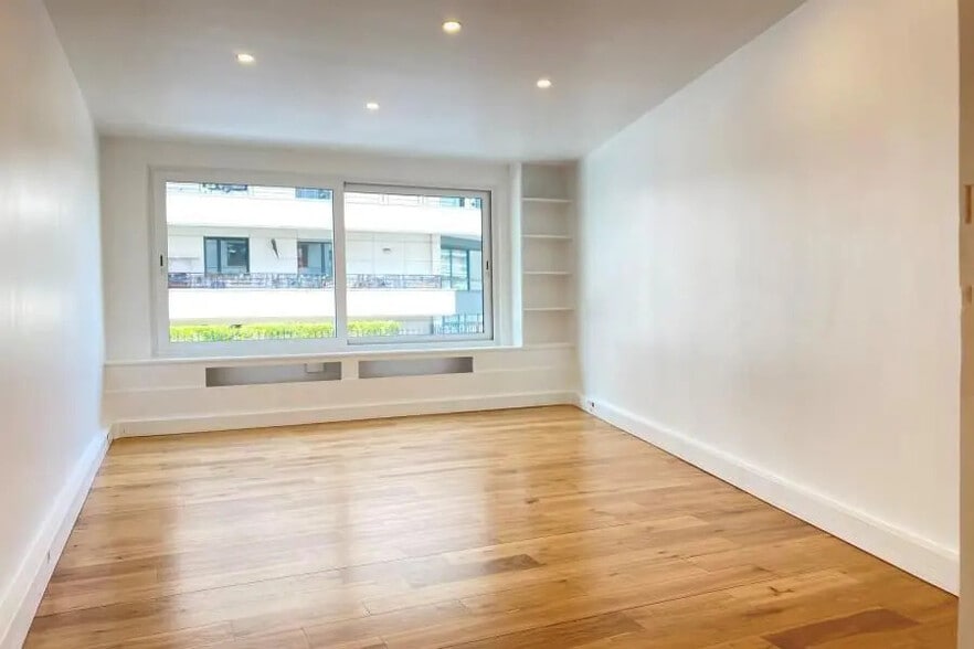 Bureau dans Boulogne-Billancourt à louer - Photo de l’immeuble – Image 3 sur 11