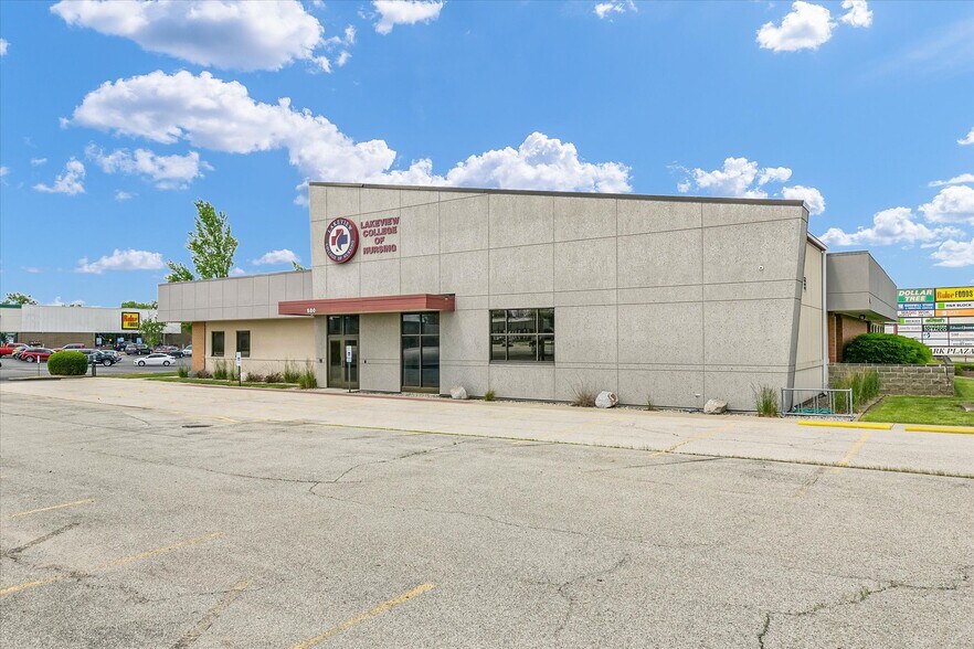 580 W Lincoln Ave, Charleston, IL à vendre - Photo de l’immeuble – Image 3 sur 35
