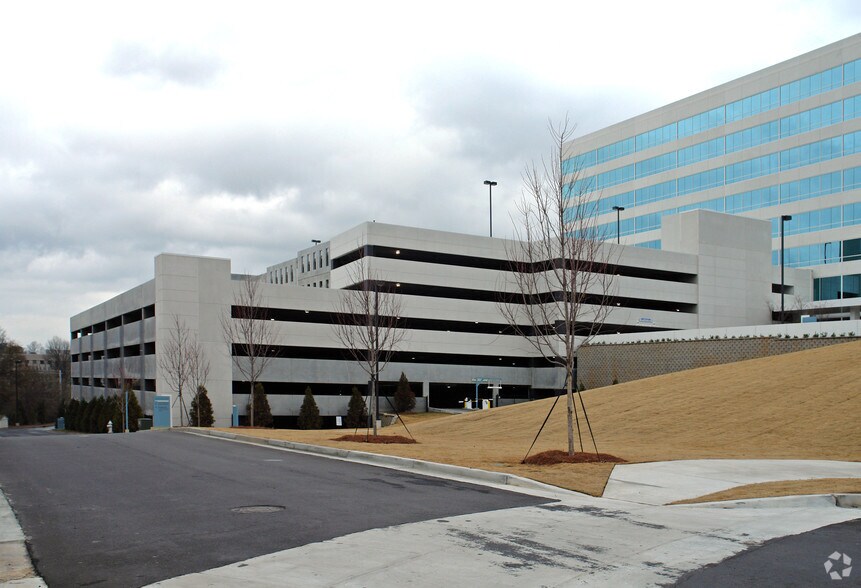 1800 Howell Mill Rd, Atlanta, GA à louer - Photo de l’immeuble – Image 2 sur 5