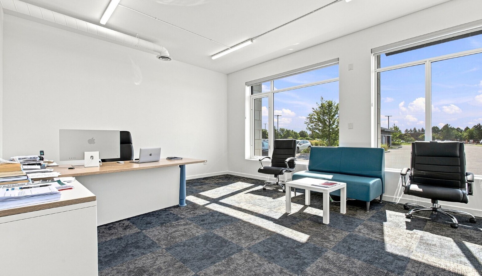2500 St. Laurent Blvd, Ottawa, ON K1H 1B1 - Lot 102 - - Photo intérieure - Image 1 of 4
