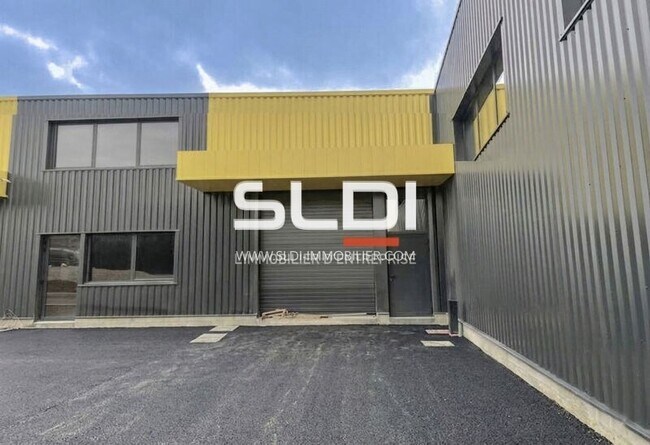 Plus de détails pour Local d’activités à vendre