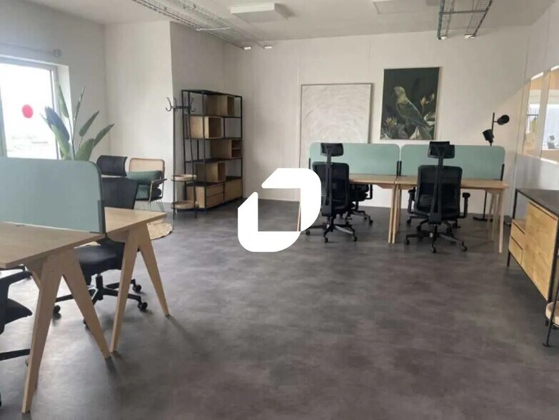Bureau dans Bègles à louer - Photo de l’immeuble – Image 3 sur 7