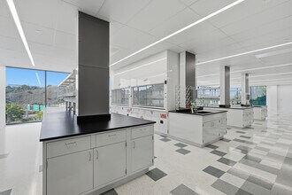 10251 Vista Sorrento Pky, San Diego, CA à louer Photo intérieure– Image 1 sur 6