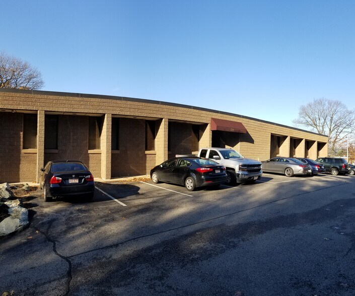 318-320 Bear Hill Rd, Waltham, MA à louer - Photo de l’immeuble – Image 2 sur 6