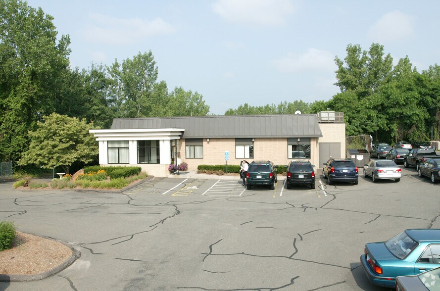 8 Ella Grasso Tpke, Windsor Locks, CT à louer - Photo de l’immeuble – Image 2 sur 12