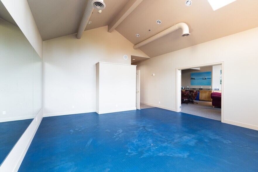 360 Knechtel Way NE, Bainbridge Island, WA à vendre - Photo de l’immeuble – Image 2 sur 5