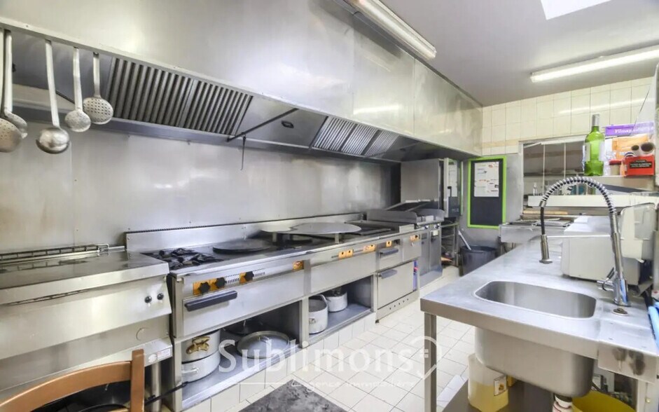 Local d'activités dans Vannes à vendre - Photo de l’immeuble – Image 2 sur 13