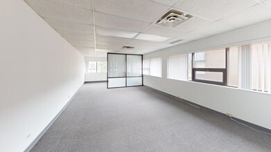805-815 E Rand Rd, Arlington Heights, IL à louer Photo intérieure– Image 2 sur 7