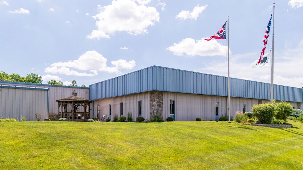 100 Straits Ln, Killbuck, OH à louer - Photo de l’immeuble – Image 3 sur 6