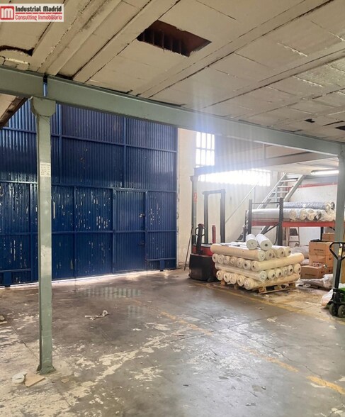 Industriel/Logistique dans Fuenlabrada, Madrid à vendre - Photo de l’immeuble – Image 2 sur 6