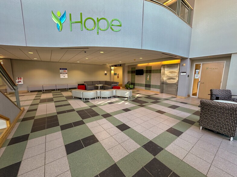 5220 S 6th St, Springfield, IL à louer - Hall d’entrée – Image 3 sur 9