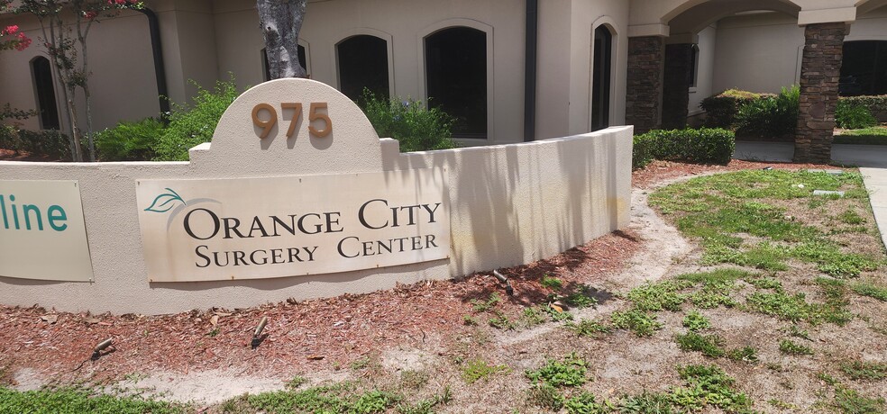 975 Town Center Dr, Orange City, FL à vendre - Photo de l’immeuble – Image 2 sur 15