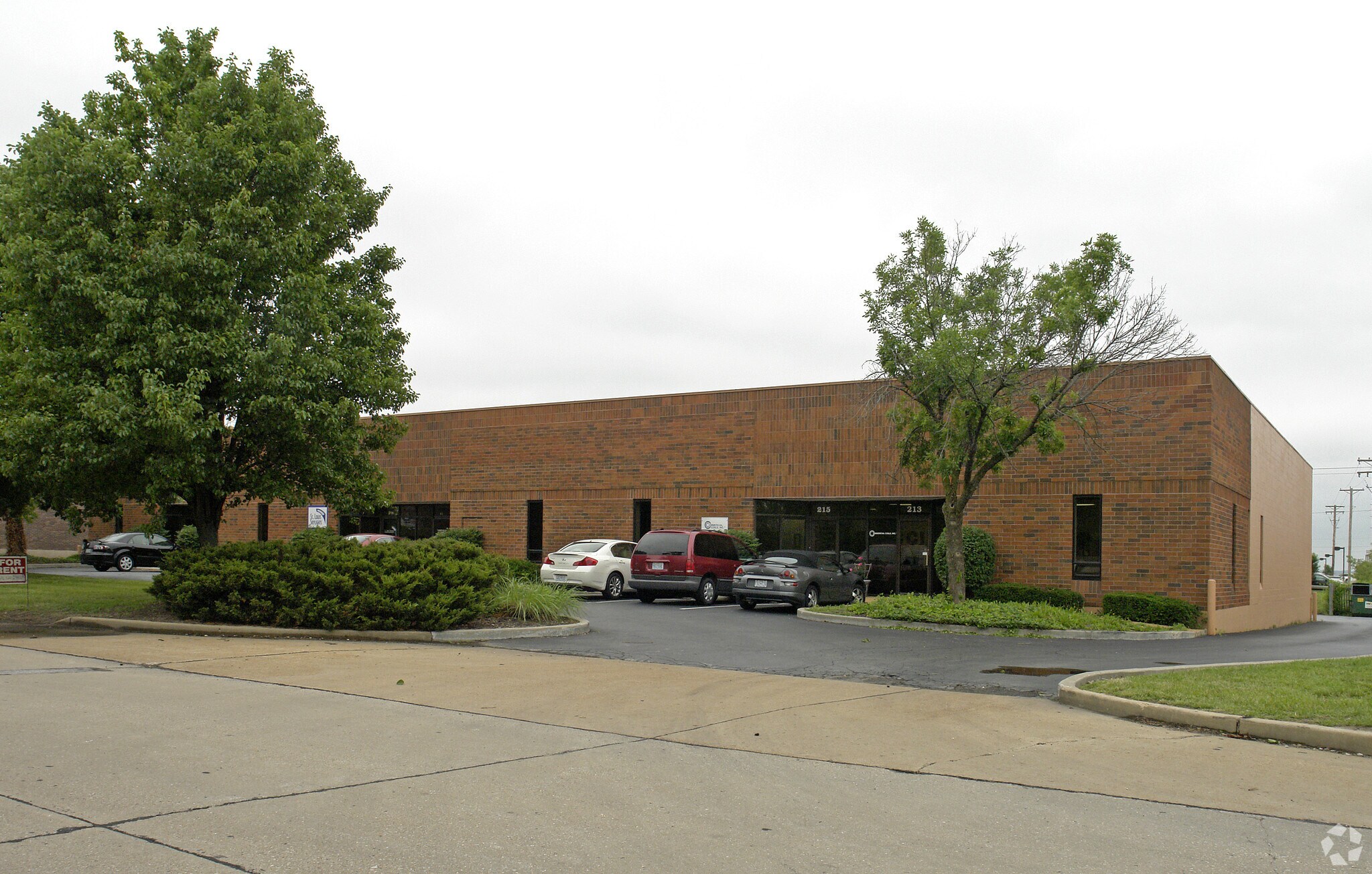 213-221 Chesterfield Industrial Blvd, Chesterfield, MO à louer Photo de l’immeuble– Image 1 sur 12