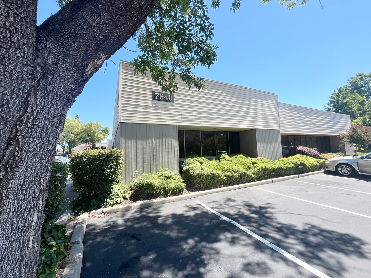 7840 Madison Ave, Fair Oaks, CA 95628 - Lot 148 - - Photo intérieure - Image 2 of 15