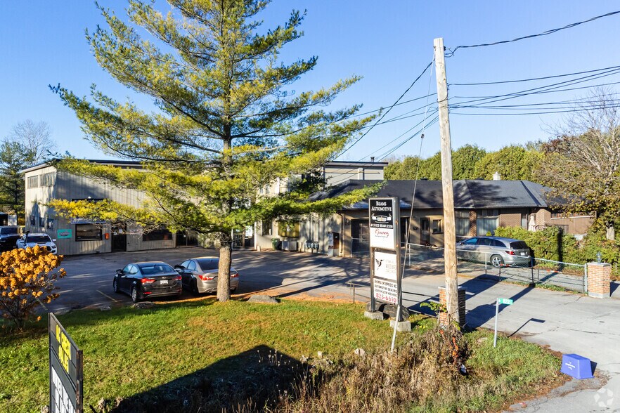 822 Cedarview Rd, Ottawa, ON à louer - Photo de l’immeuble – Image 2 sur 4