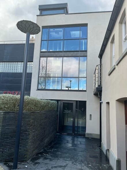 31-37 Caroline St, Bridgend à louer - Photo de l’immeuble – Image 2 sur 3