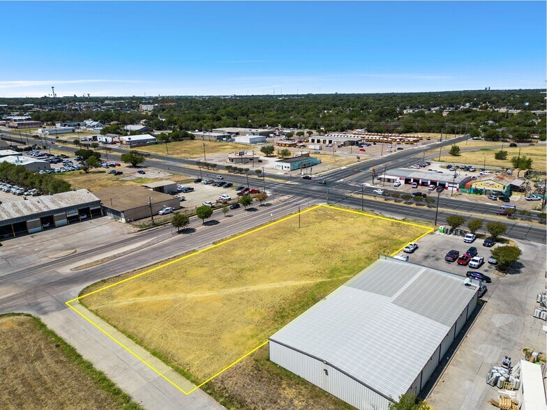 1724 La Salle Ave, Waco, TX à vendre - Photo de l’immeuble – Image 2 sur 6