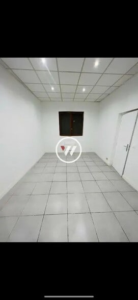 Local d'activités dans Marseille à vendre - Photo de l’immeuble – Image 2 sur 10