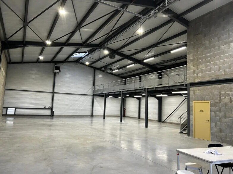 20-26 Rue Marius Grosso, Vaulx-en-Velin à louer - Photo de l’immeuble – Image 3 sur 17