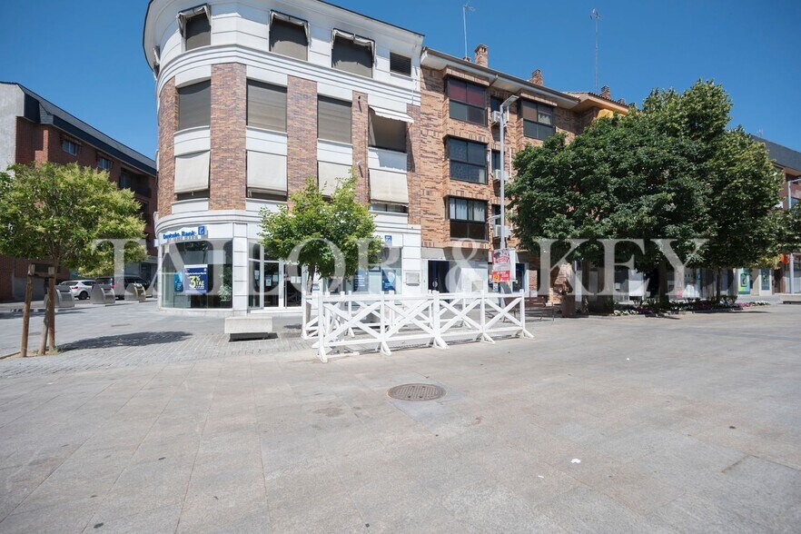 Local commercial dans Las Rozas de Madrid, Madrid à louer - Photo de l’immeuble – Image 2 sur 4