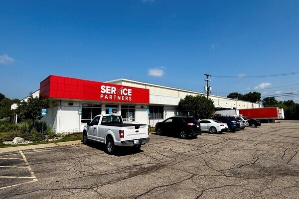 23240 Industrial Park Dr, Farmington Hills, MI à louer - Photo principale – Image 1 sur 1