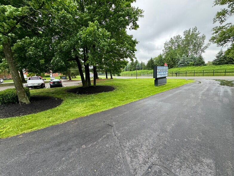 171 Green Meadows Dr S, Lewis Center, OH à vendre - Photo de l’immeuble – Image 2 sur 31
