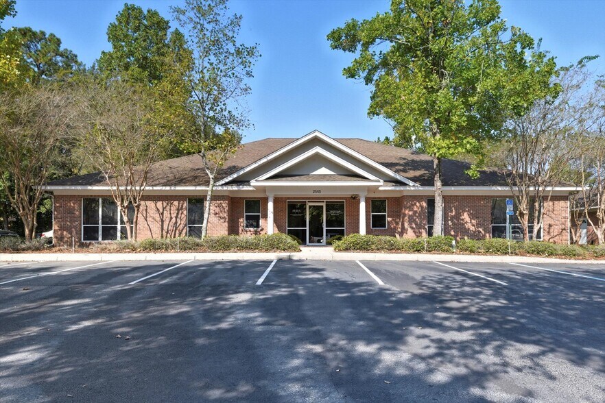 2565 Barrington Cir, Tallahassee, FL à vendre - Photo de l’immeuble – Image 1 sur 34