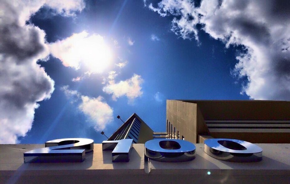 2100 Ponce De Leon Blvd, Coral Gables, FL à louer - Photo de l’immeuble – Image 1 sur 7