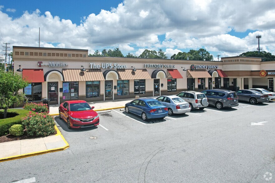 5605 W Friendly Ave, Greensboro, NC à louer - Photo de l’immeuble – Image 2 sur 17