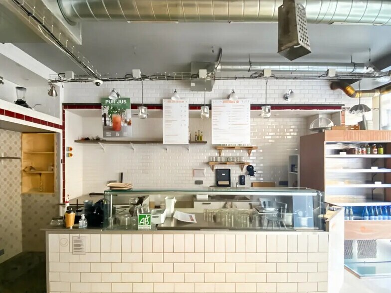 Local commercial dans Paris à louer - Photo de l’immeuble – Image 3 sur 8