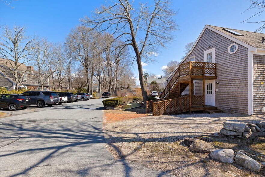 15 Simpson Ln, Falmouth, MA à vendre - Photo de l’immeuble – Image 2 sur 26