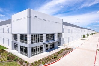 2800 S Millers Ferry Rd, Wilmer, TX à louer Photo de l’immeuble– Image 2 sur 2