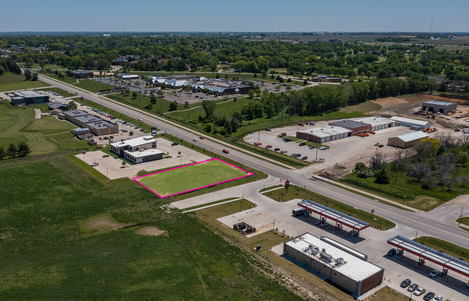 Ridgeway Ave, Waterloo, IA à vendre - Photo de l’immeuble – Image 1 sur 7
