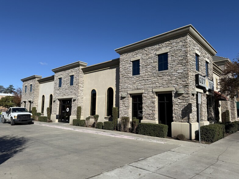 120 E F St, Oakdale, CA à louer - Photo de l’immeuble – Image 2 sur 5