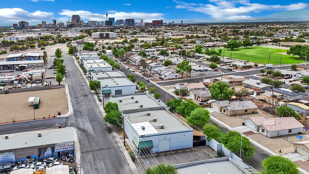 1931 Losee Rd, North Las Vegas, NV à louer - Photo de l’immeuble – Image 2 sur 9