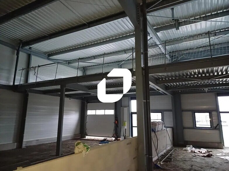 Local d'activités dans La Chapelle-sur-Erdre à vendre - Photo de l’immeuble – Image 3 sur 8