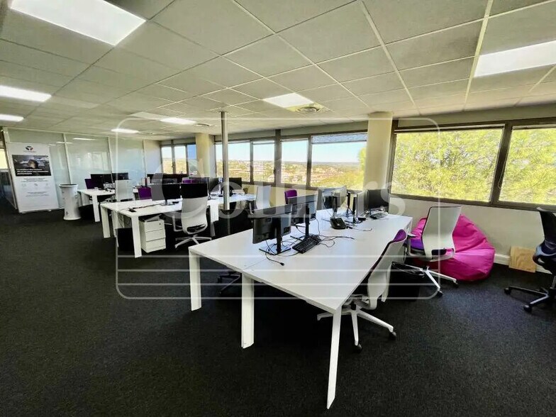 240 Rue Louis De Broglie, Aix-en-Provence à louer - Photo de l’immeuble – Image 2 sur 10