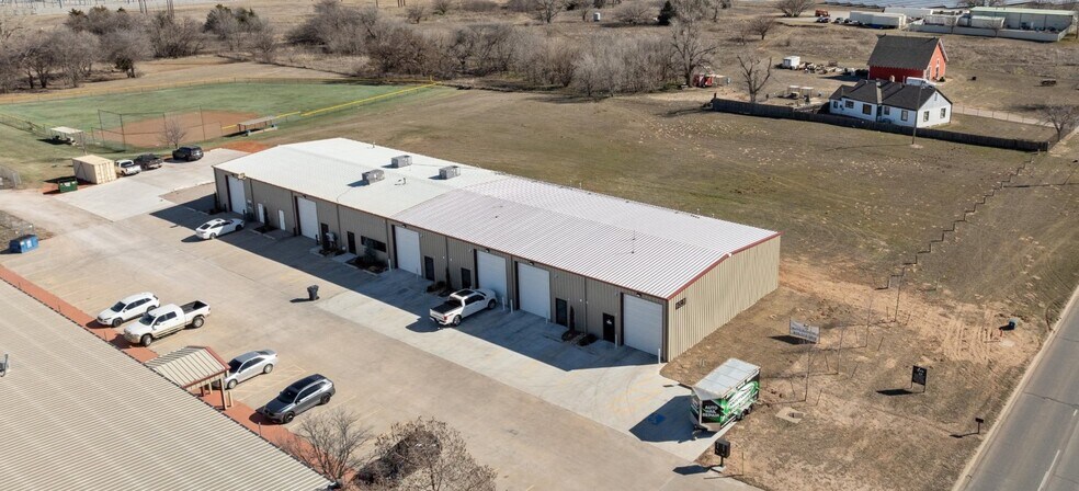 9315 W Reno Ave, Oklahoma City, OK à louer - Photo de l’immeuble – Image 2 sur 9