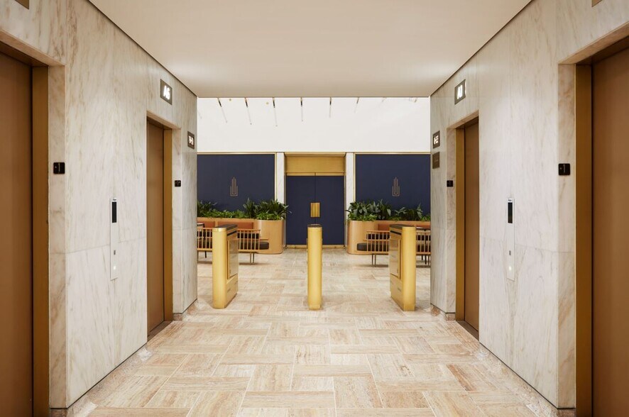 1 Rockefeller Plaza, New York, NY à louer - Hall d’entrée – Image 2 sur 5