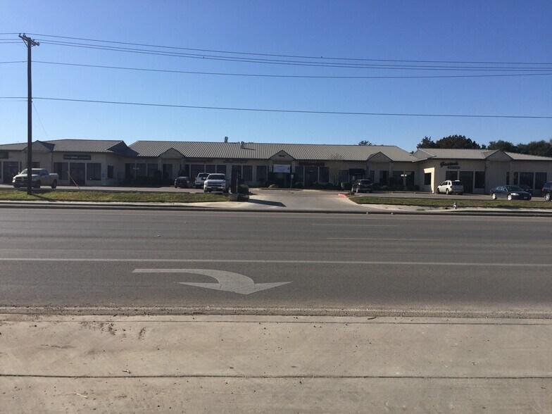 1847 W State Highway 46, New Braunfels, TX à louer - Photo de l’immeuble – Image 3 sur 4