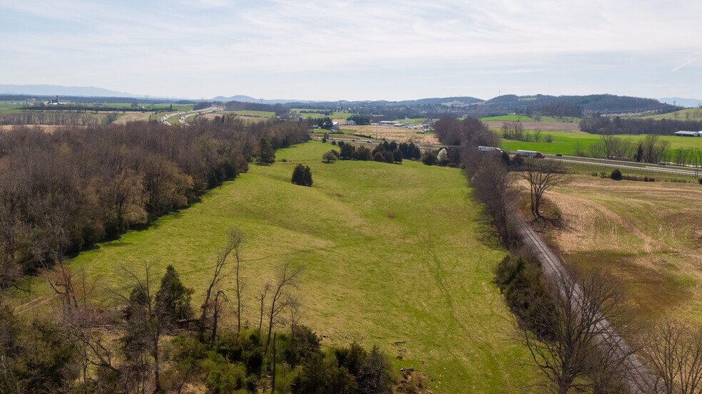 500 Keezletown Rd, Weyers Cave, VA à vendre - Photo de l’immeuble – Image 2 sur 17