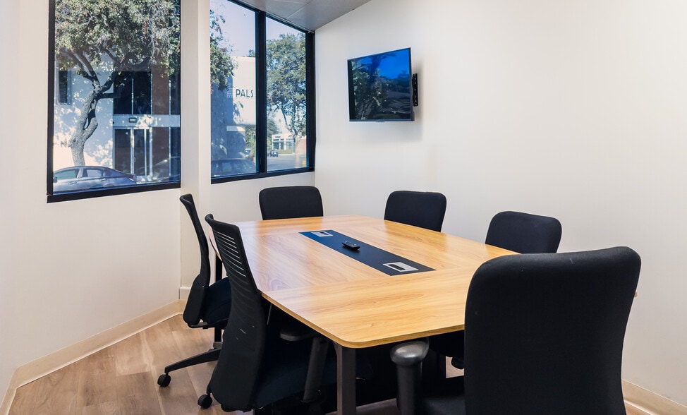 8202 Florence Ave, Downey, CA à louer - Photo intérieure – Image 2 sur 7