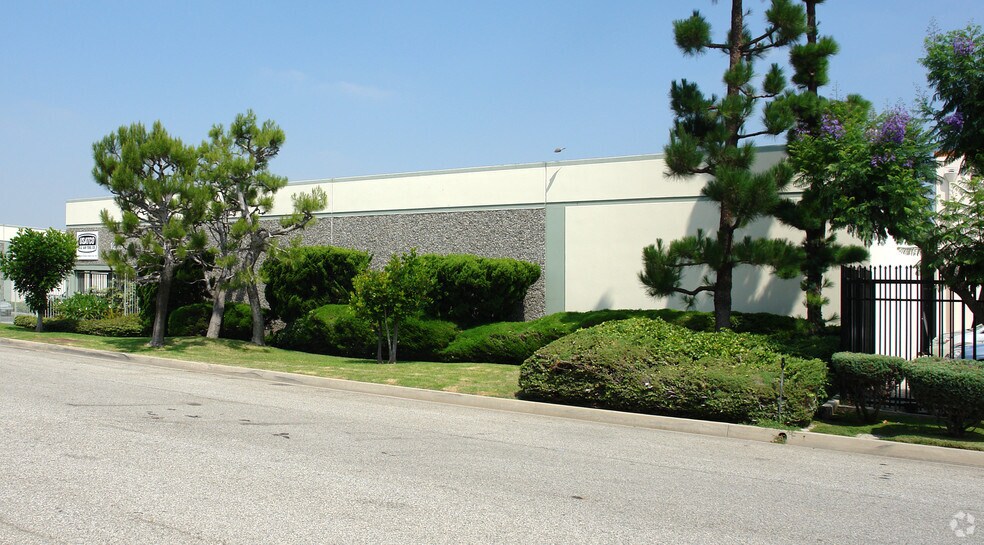 1219 W Mahalo Pl, Compton, CA à louer - Photo de l’immeuble – Image 2 sur 4