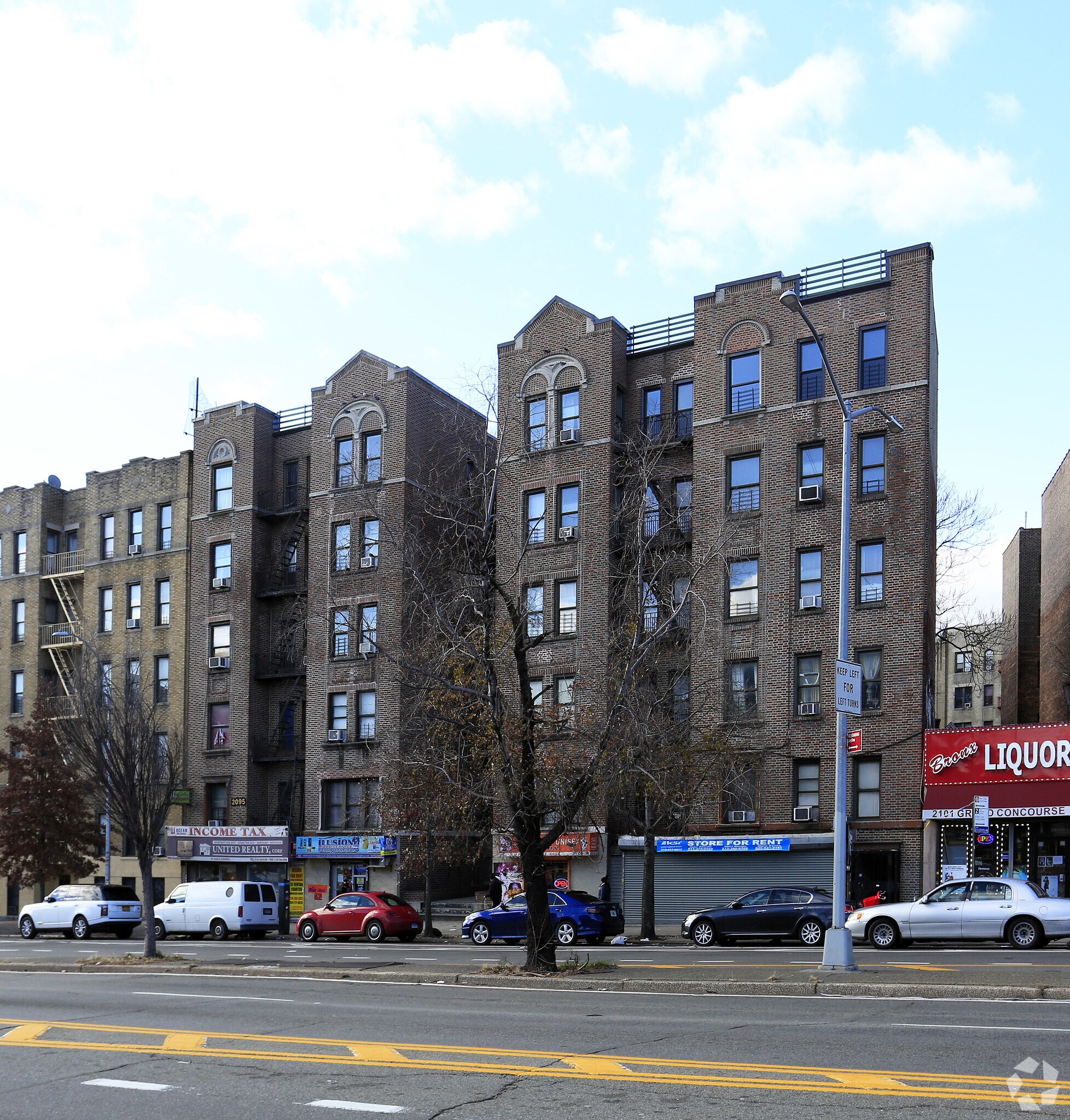 2095 Grand Concourse, Bronx, NY à louer Photo principale– Image 1 sur 9