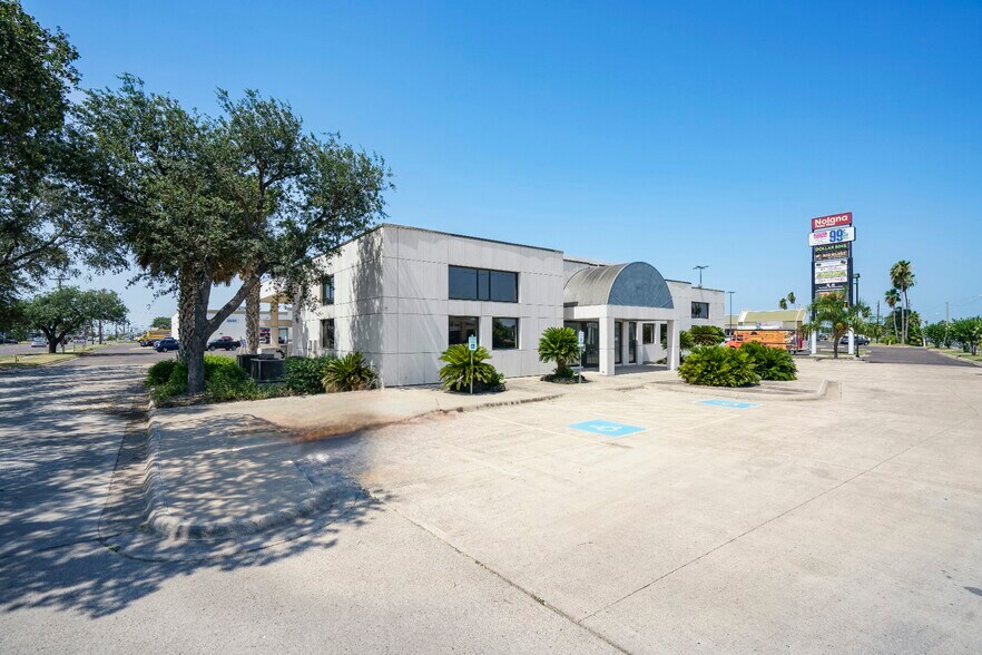 2250 Nolana Ave, McAllen, TX à louer - Photo de l’immeuble – Image 2 sur 4