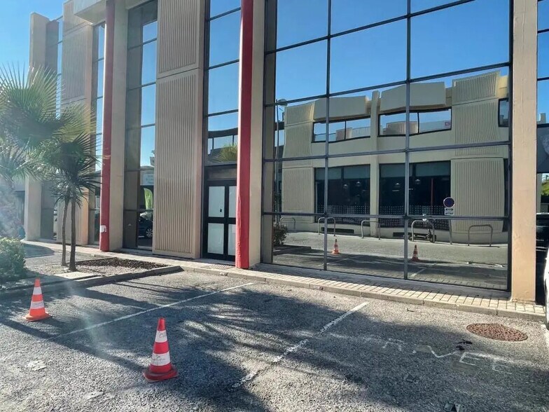 Bureau dans Saint-Laurent-du-Var à louer - Photo de l’immeuble – Image 1 sur 12