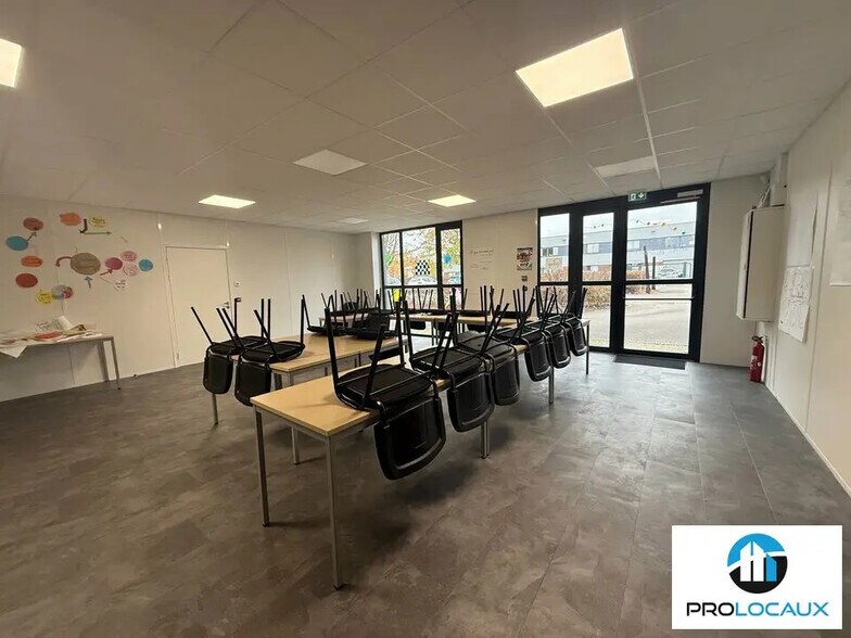 Bureau dans Beauvais à louer - Photo de l’immeuble – Image 2 sur 12