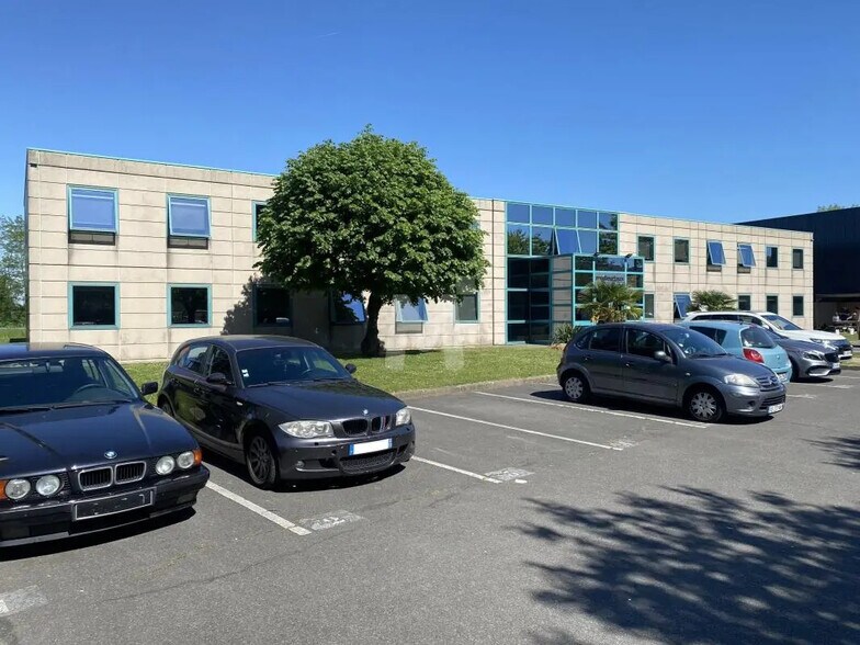 Bureau dans Évry-Courcouronnes à louer - Photo de l’immeuble – Image 1 sur 10