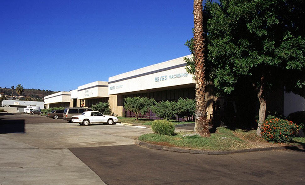 916-930 Fesler St, El Cajon, CA à louer - Photo de l’immeuble – Image 2 sur 4