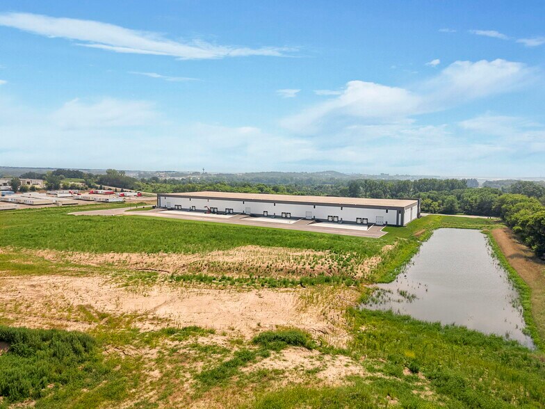 6101 Pedrelli Rd, Deforest, WI à louer - Photo de l’immeuble – Image 3 sur 3